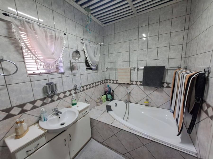 4 Bedroom Property for Sale in Sasolburg Ext 4 Free State